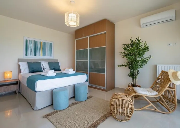 Marathi With Stunning Ocean View * חאניה